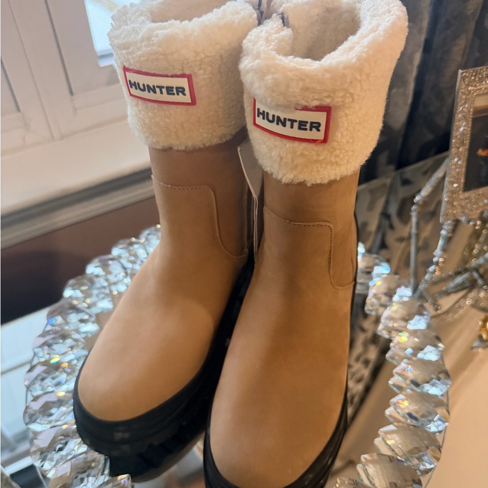 Women's Hunter Marisol Heeled
Waterproof Chelsea Boots size 5 NWT